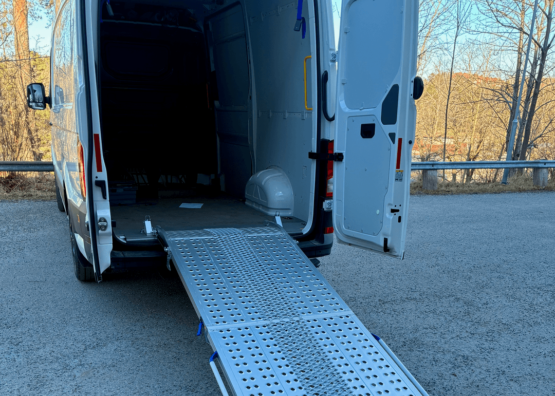 Lillthors Buds bil med ramp